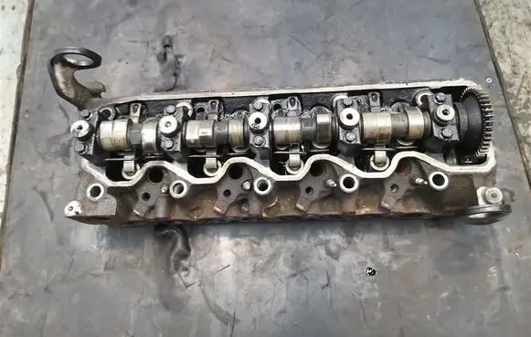 Volkswagen II LT Engine head