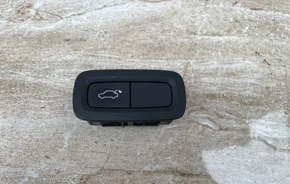 Volvo C40 Tailgate/boot open switch button 31674800 221025
