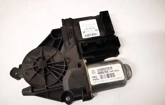 Volkswagen Golf V Front door window regulator motor 1K0959702E
