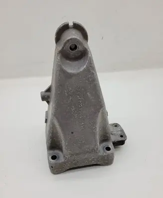 Mercedes-Benz C W205 Engine mounting bracket A2742231004