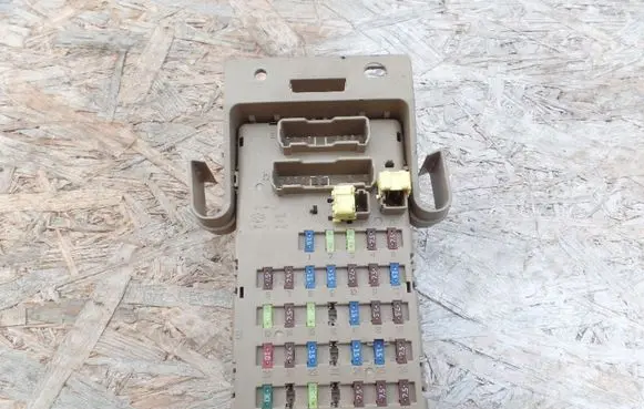 Subaru Legacy Fuse module 82201AJ000