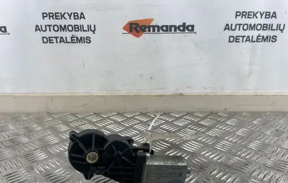 Mercedes-Benz E W211 Seat adjustment motor 0390203213
