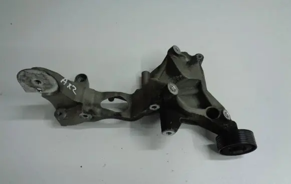 Volkswagen PASSAT B6 Engine mounting bracket 03H260089B