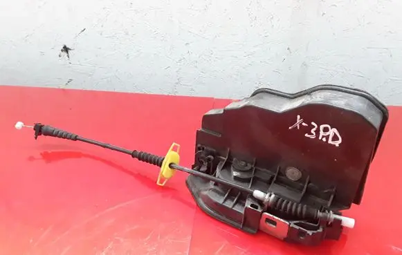 BMW X3 E83 Front door lock 7167066