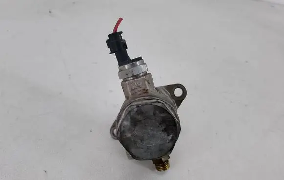 Skoda Octavia Mk2 (1Z) Fuel injection high pressure pump 03C127026M