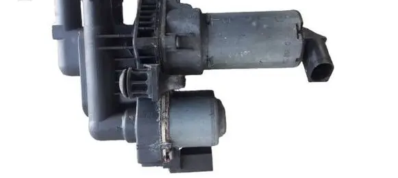 Mercedes-Benz S W220 Coolant heater control valve 2208300084