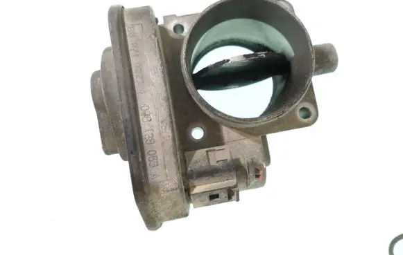 Volkswagen Golf IV Throttle valve 038128063A