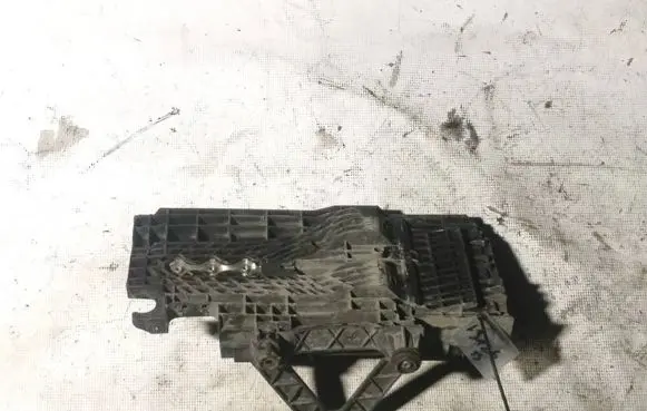 Ford Mondeo MK IV Battery bracket 3981038239