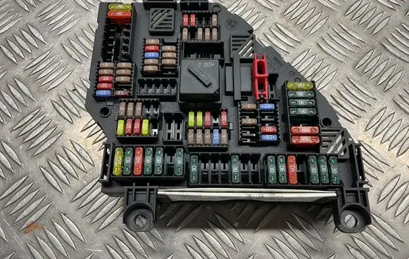 BMW 6 F12 F13 Fuse module 317033452 9252812