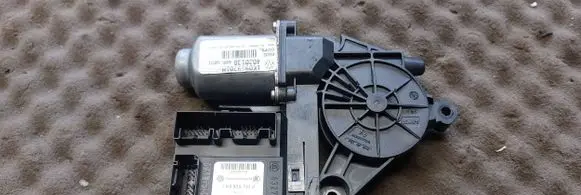 Volkswagen Golf V Front door window regulator motor 1K0959793J 1K0959701M