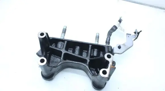 KIA Ceed Engine mounting bracket YH1