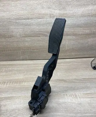 Opel Zafira A Accelerator throttle pedal 90581208 0281002298