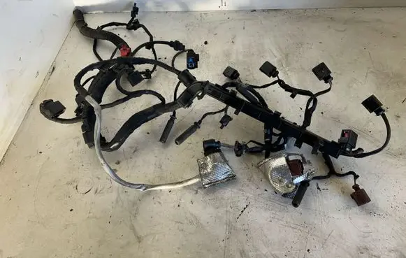Volkswagen PASSAT B7 Engine installation wiring loom 04L971824