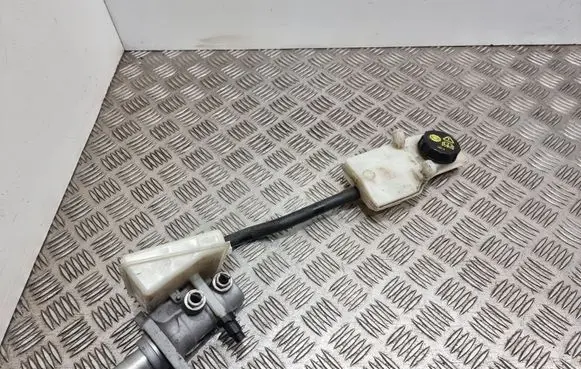 Master brake cylinder