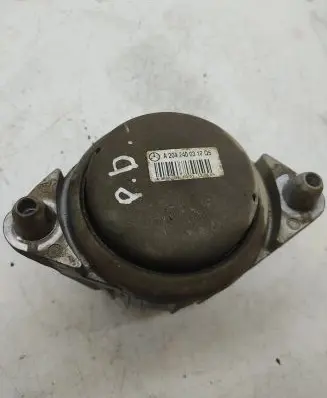 Mercedes-Benz C W204 Engine mount bracket A2042400317Q5