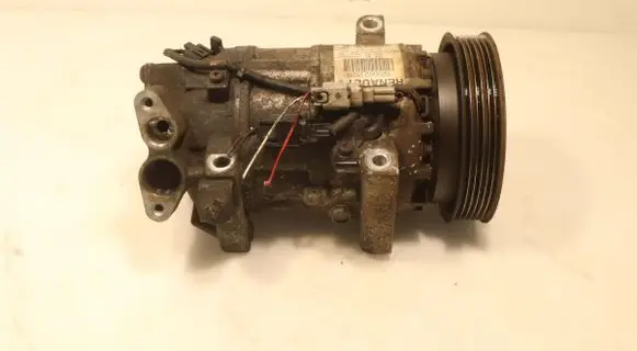 Renault Clio IV Air conditioning (A/C) compressor (pump) 926002352R