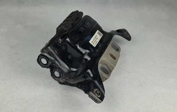 Volkswagen Golf VII Engine mount bracket 5Q0199555AB 11122018