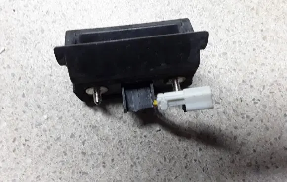 Honda CR-V Tailgate opening switch 