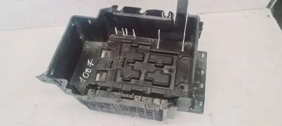 Peugeot 1007 Battery box tray 9638079380