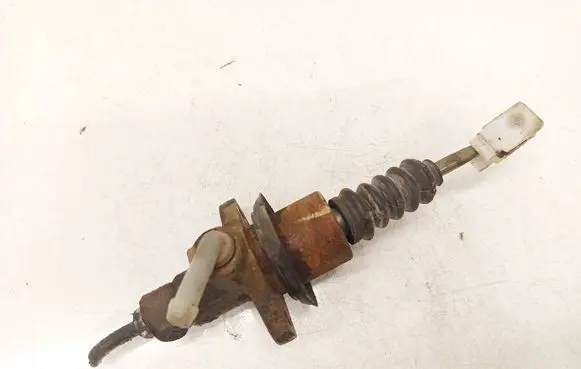 Volkswagen PASSAT B4 Clutch master cylinder 