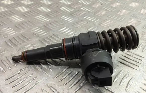 Audi A6 S6 C5 4B Fuel injector 0414720214