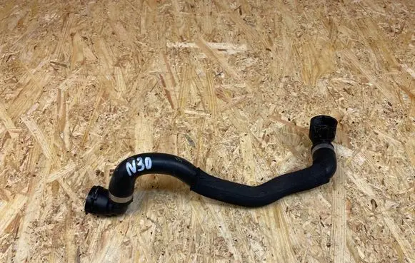 Engine coolant pipe/hose