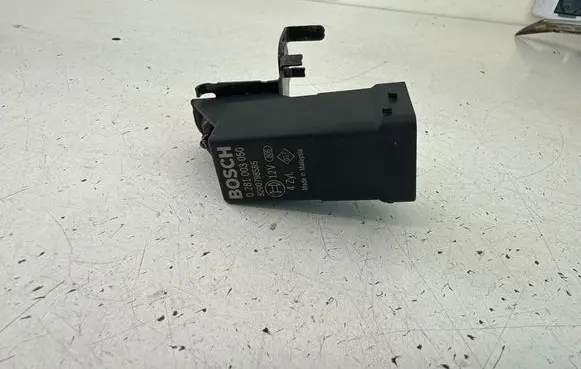 Renault Trafic III (X82) Glow plug pre-heat relay 0281003050 8200798585