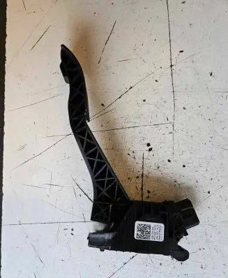 Volkswagen Tiguan Accelerator throttle pedal 5QM723503