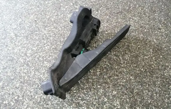 Volkswagen PASSAT B6 Accelerator throttle pedal 1K1723503L