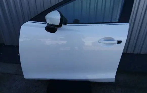 Mazda 3 III Front door