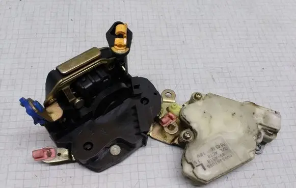 Nissan Almera N16 Front door lock 8055361U66 89A518