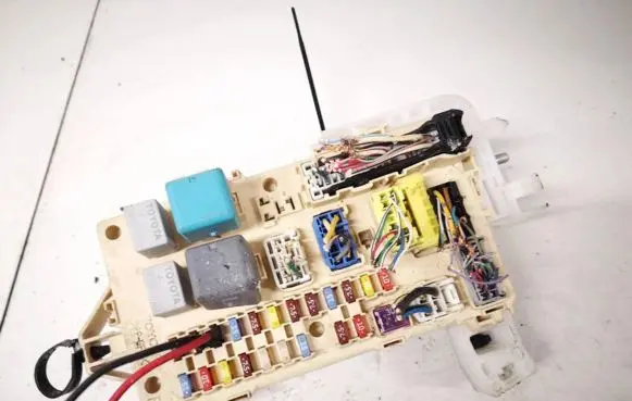 Toyota Corolla Verso AR10 Fuse box set 892210f030 89221-0f030