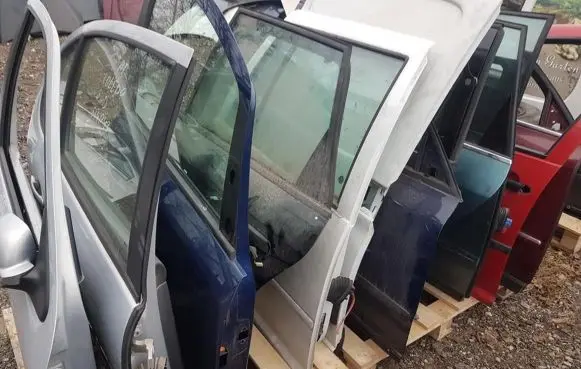 Audi A4 S4 B6 8E 8H Rear door juodos