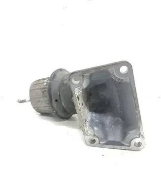 Engine mount bracket