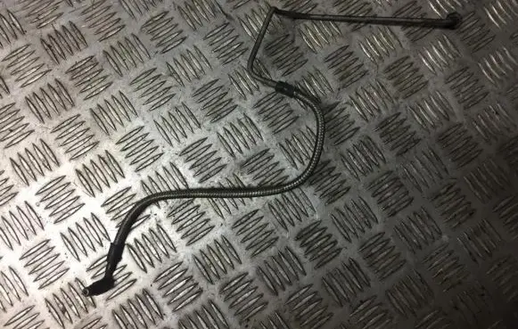 Audi 80 90 S2 B4 Fuel line pipe