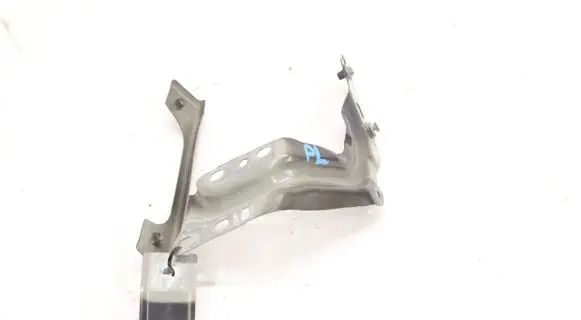 Volkswagen Tiguan Fender mounting bracket 5NA821135B