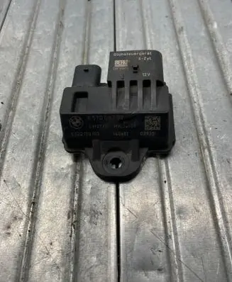 BMW 5 F10 F11 Glow plug pre-heat relay 8570087 140601 0522120103
