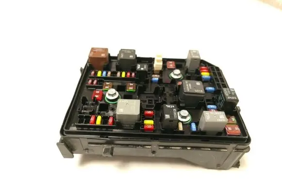 Opel Astra K Fuse module 39069684