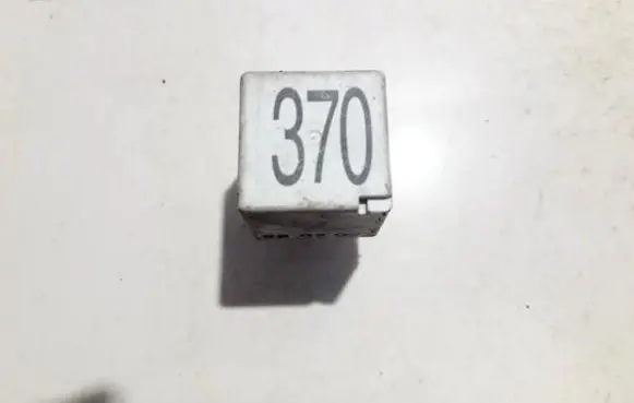Audi A4 S4 B5 8D Other relay 8d0951253