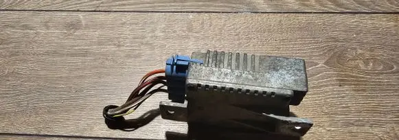 Mercedes-Benz A W168 Coolant fan relay 0275458032