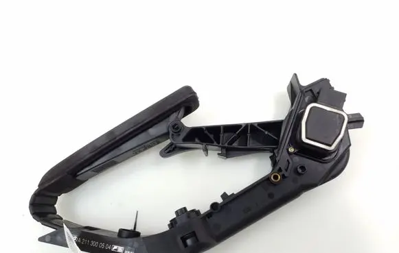 Mercedes-Benz E W211 Accelerator throttle pedal A2113000504