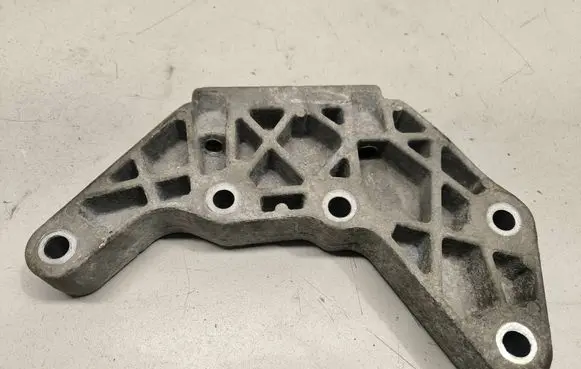 Land Rover Evoque I Engine mounting bracket GJ327M125BB