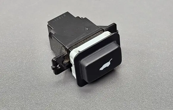 Honda Accord Tailgate/boot open switch button M26983