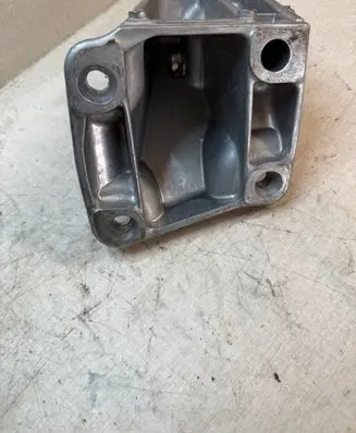 Land Rover Defender Engine mounting bracket KPLA6061BA D01KA