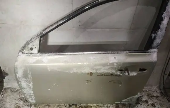 Subaru Outback Front door pilkos
