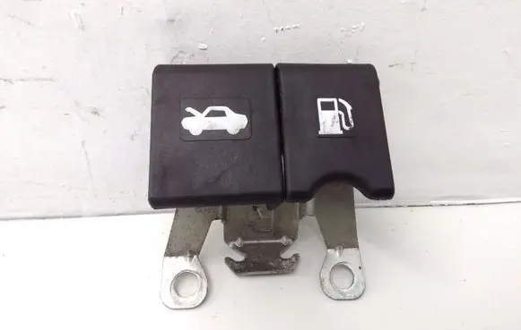 Nissan Qashqai+2 Fuel cap release pull handle 