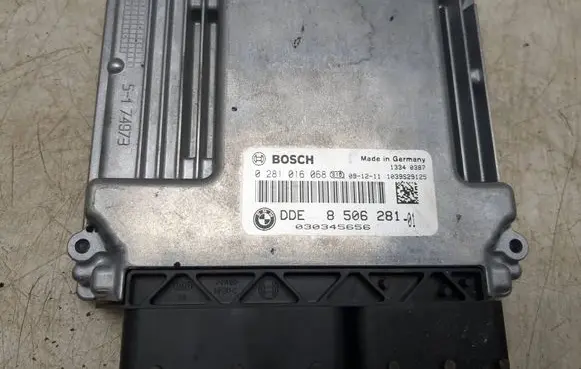 BMW 1 E82 E88 Engine control unit/module 0281016068 030345656 8506281