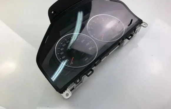 Volvo V60 Speedometer (instrument cluster) 31327581AA