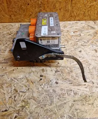Voltage converter inverter