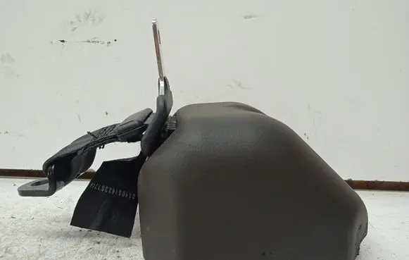Rear seatbelt